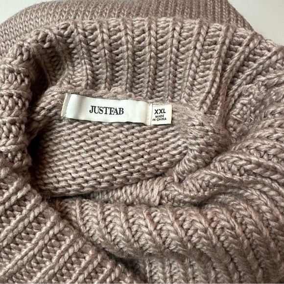 JustFab Gray Cowl Turtleneck Sweater with Ribbed Knit Texture - Picture 4 of 7